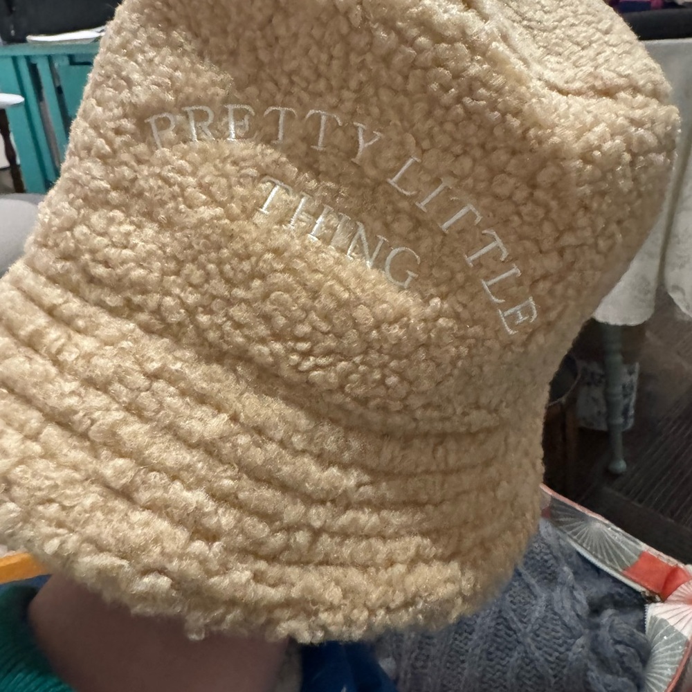 PrettyLittleThing Cream Bucket Hat - Picture 2 of 6